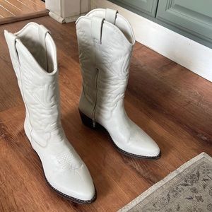 Hayward white leather cowgirl boots from Steve Madden. Worn only once.